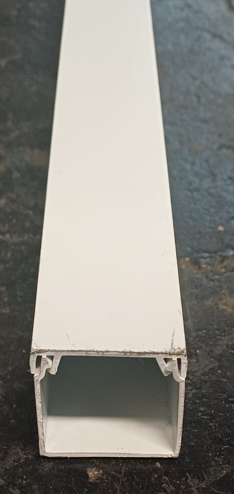 YT-5 (40x40) Mini PVC Trunking x 3M White