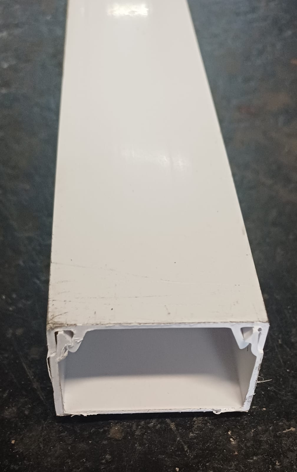 YT-4 (40x25) Mini PVC Trunking x 3M White